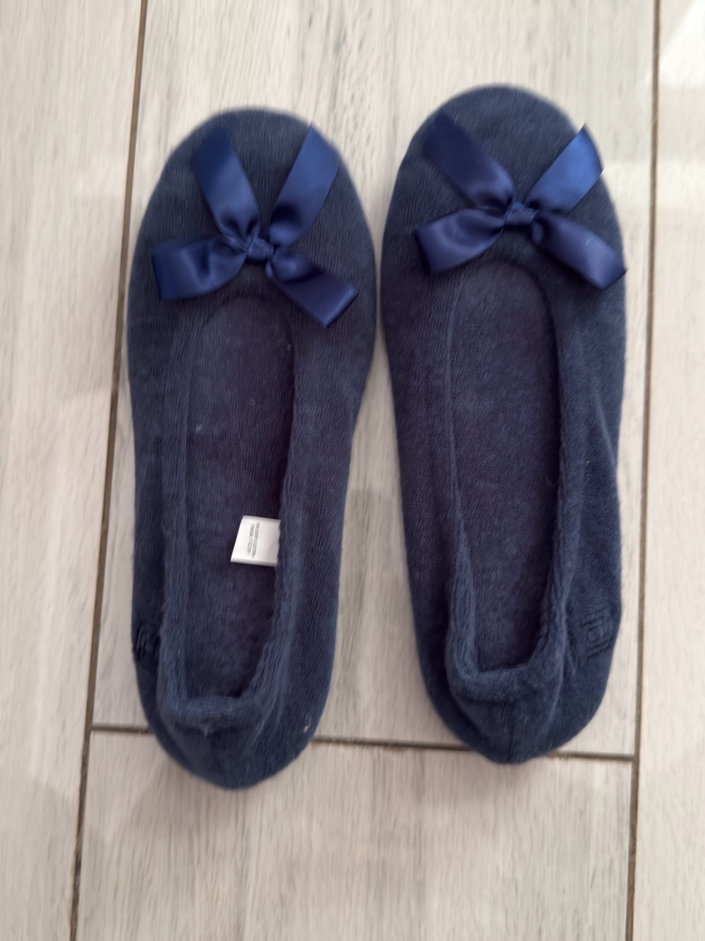 isotoner Women's Navy Ballet Bow Slip-On Comfort Lined Slippers Flat 5-6